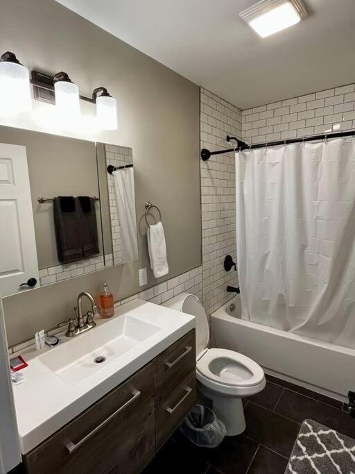 Downtown Albany 2 Bedroom + Workstation @ The Mark Exterior foto