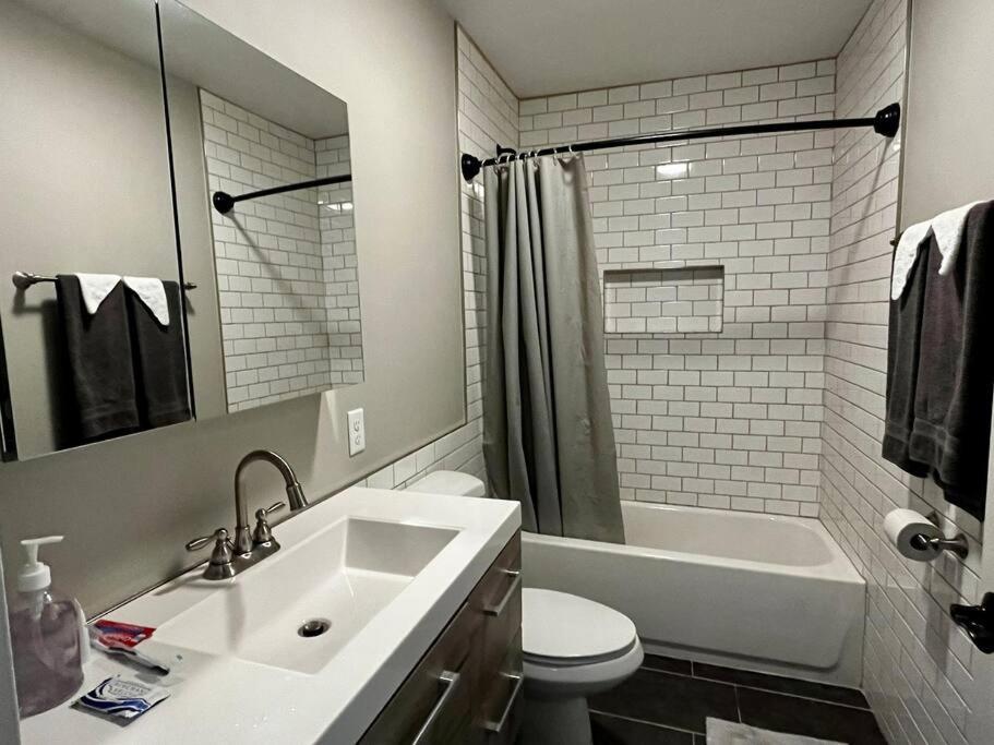 Downtown Albany 2 Bedroom + Workstation @ The Mark Exterior foto