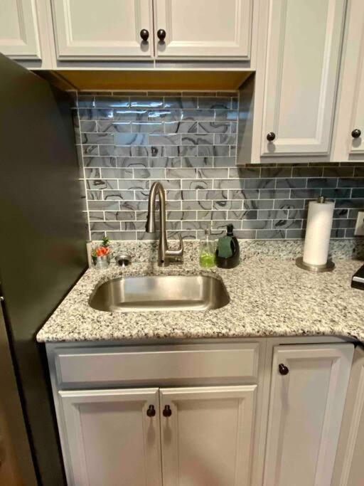 Downtown Albany 2 Bedroom + Workstation @ The Mark Exterior foto
