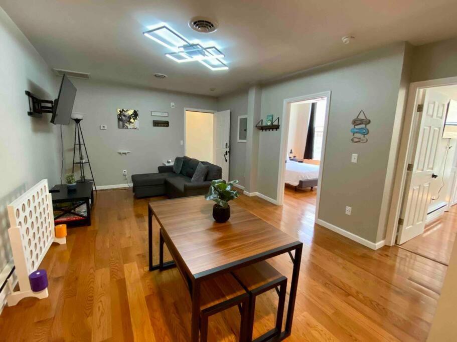 Downtown Albany 2 Bedroom + Workstation @ The Mark Exterior foto